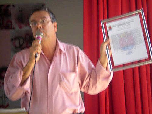 Pastor H&eacute;lio Pres. Conselho mostra aos pastores a mo&ccedil;&atilde;o de congratula&ccedil;&atilde;o recebida pela realiza&ccedil;&atilde;o do IV Festival da Paz